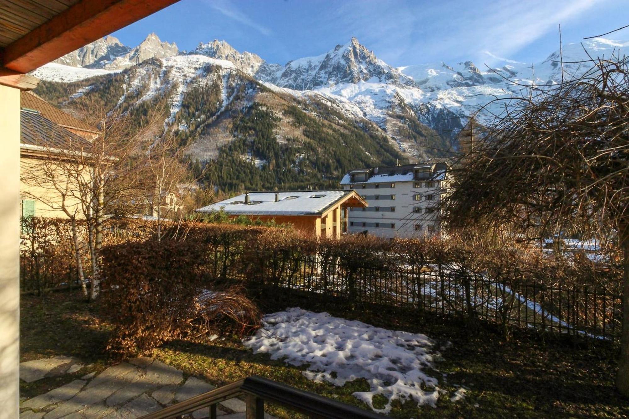 Les Alpins - Centre De Chamonix - Renove Avec Jardin Et Vue Imprenable Sur Le Montblanc Apartment Exterior photo